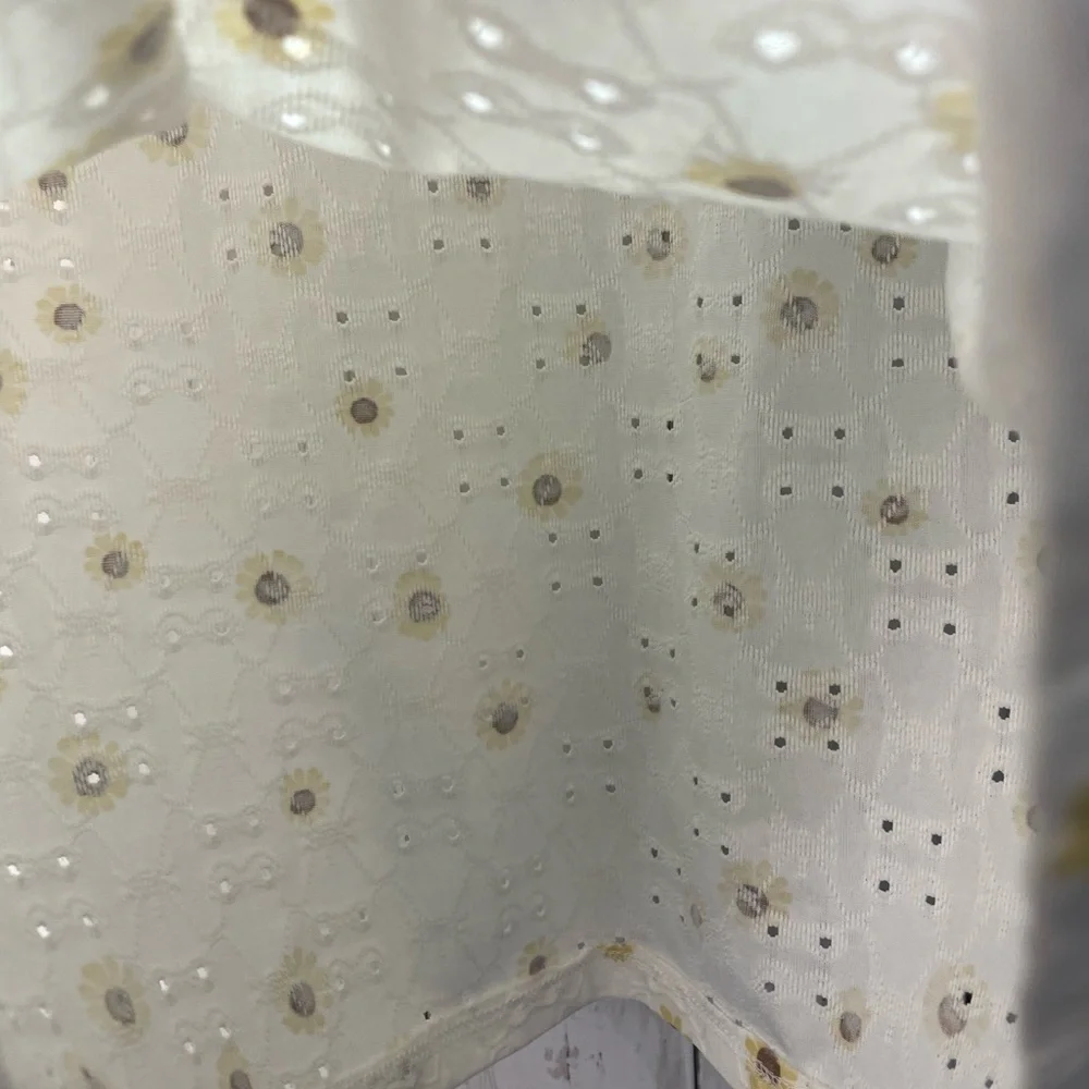 Wallflower White Top with Yellow Floral Design size Medium - Picture 3 of 7